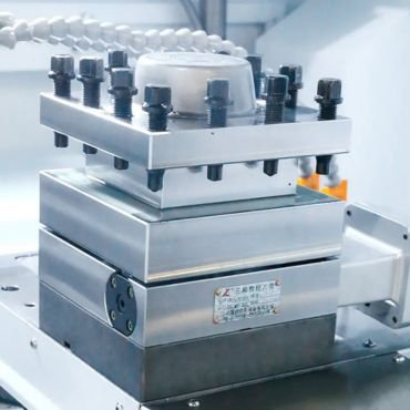 CNC flat bed lathe 4-station tool holder