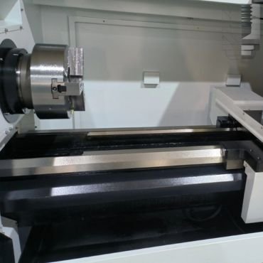Reliable Brother CK6150 CNC lathe adopts full guideway protection to ensure machine accuracy and prolong service life.
