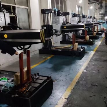 TEFU Z60 new rocker arm drilling machine was delivered to the customer's factory.